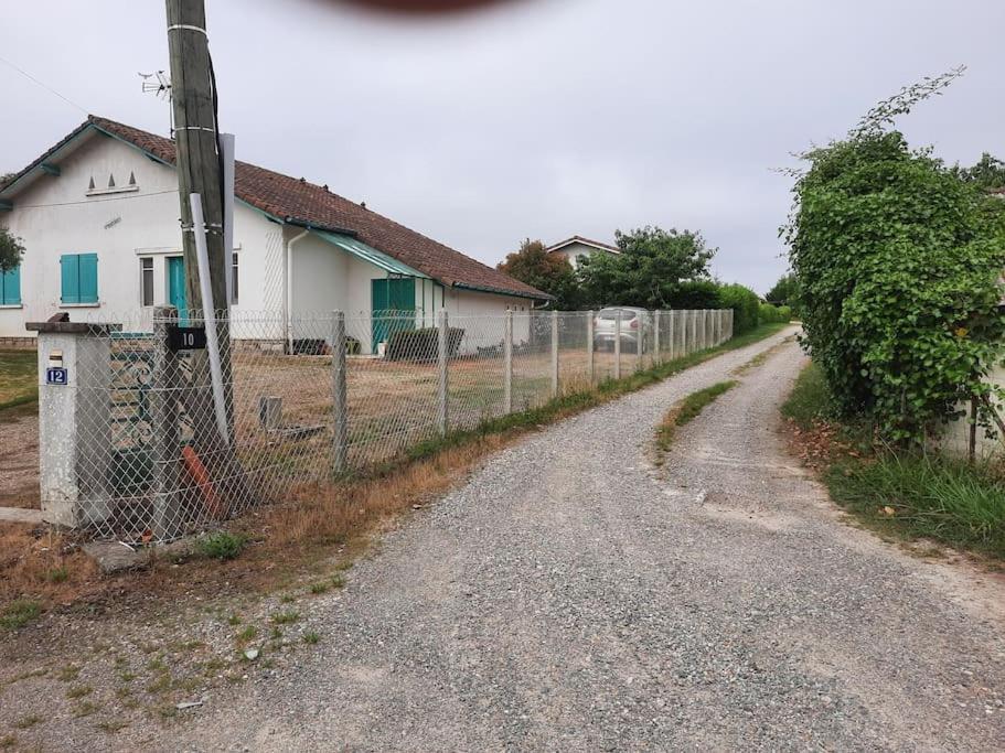 Charmant T2, Cl 3 Etoiles, 4 Lits, 4 Personnes Et 1Enfant, Parking Et Terrasse Saint-Sever  Exteriör bild